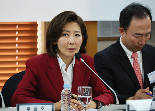 나경원 국민의힘 의원이 지난 5월27일 제22대 국회의원 당선인 신분으로 서울 중구 한국프레스센터에서 열린 한국신문방송편집인협회 주최 초청 토론회에 참석해 발언하고 있다.<연합뉴스 사진>